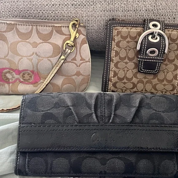 Coach lot - Picture 1 of 12